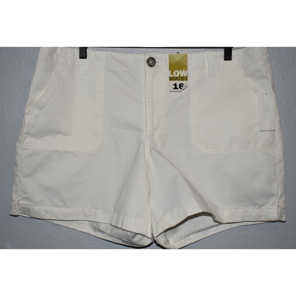 Old Navy Women 16 Shorts LOW WAIST whiskered White Flat Front 5 1/2" Inseam